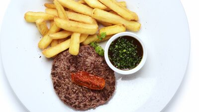 Steak haché et frites bristro-style