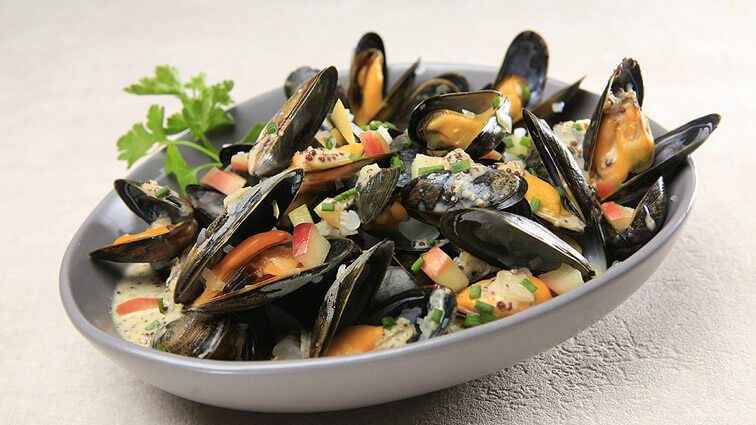 Recette : Moules à la moutarde à l'ancienne et pommes Gala - TerreAzur