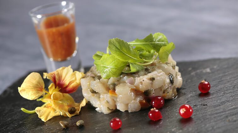 Recette : Tartare de turbot, chutney wakamé orange, échalotes et capucines - TerreAzur