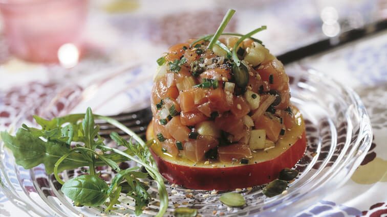 Recette : Saumon fumé en dôme de tomate aux petits légumes - TerreAzur