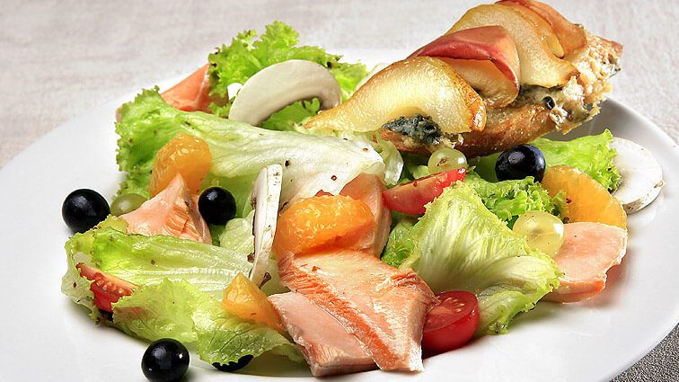 Recette : Pétales de saumon en salade d'automne - TerreAzur