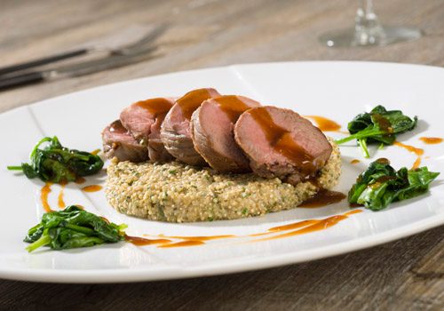 Recette : Noisettes d'agneau au miel accompagnés de quinoa aux herbes - EpiSaveurs