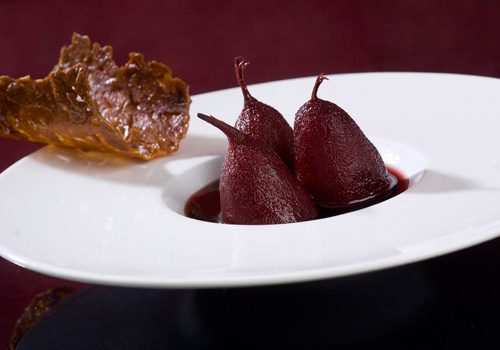 Recette : Poires pochées au vin chaud et sa tuile dentelle - EpiSaveurs