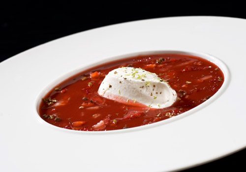 Recette : Soupe de fraise au poivre de Sichuan et son sorbet faisselle - EpiSaveurs