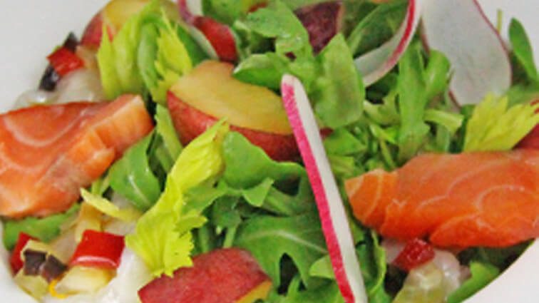 Recette : Maraichère de légumes aux pêches, saumon fumé et carpaccio de poulpe - TerreAzur