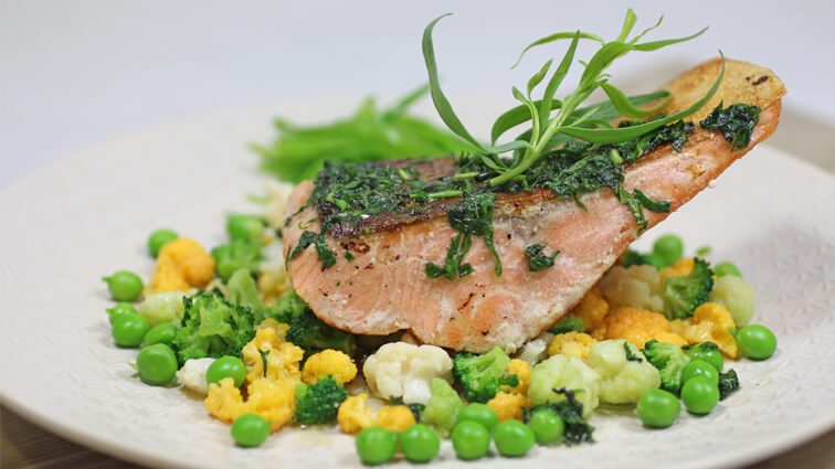 Recette : Truite aux choux-fleurs de couleur, beurre noisette aux herbes potagères - TerreAzur