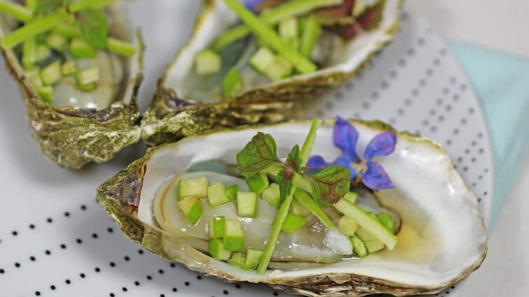 Recette : Huître tiède, sirop de pomme acidulé - TerreAzur