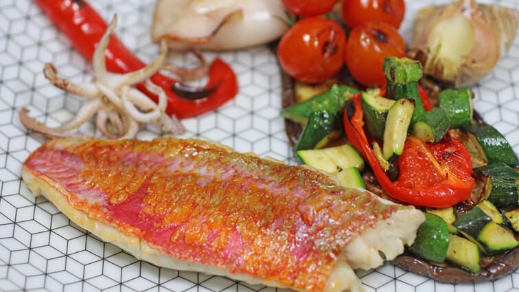 Recette : Rouget et encornet aux légumes ratatouille « tout à la plancha » - TerreAzur