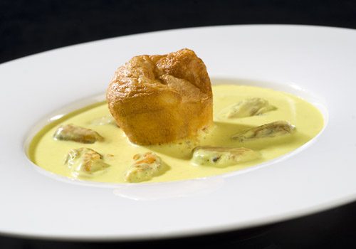 Recette : Crème de moules au curry et son muffin au lard - EpiSaveurs