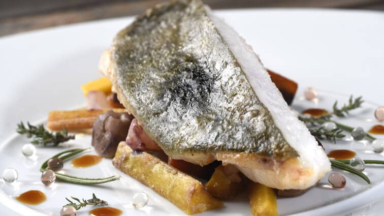 Recette : Filet de Saint-Pierre rôti aux légumes d'autrefois glacés au miel jus au thym citron - TerreAzur