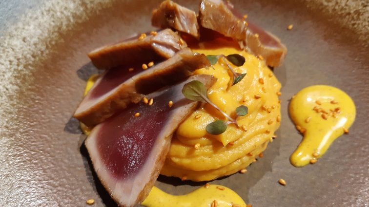 Recette : Tataki de thon et crémeux de patate douce à la coco - TerreAzur