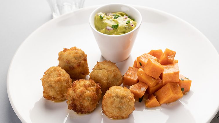 Recette : Boulettes de blé thaï, purée d’avocat et patates douces rôties - TerreAzur