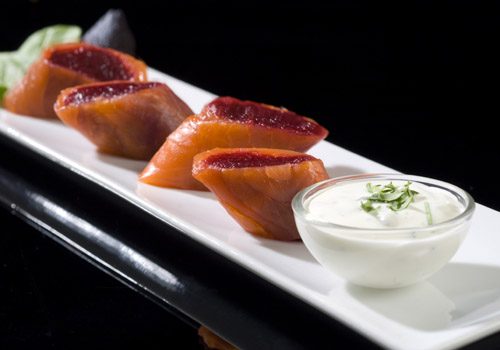 Recette : Makis truite fumée - betterave accompagné de sa sauce au fromage blanc - EpiSaveurs