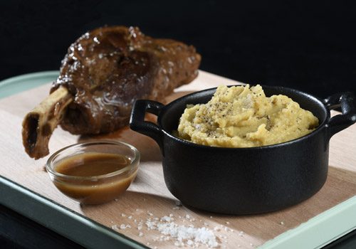 Recette : Souris d'agneau au thym, purée de pois cassés - EpiSaveurs