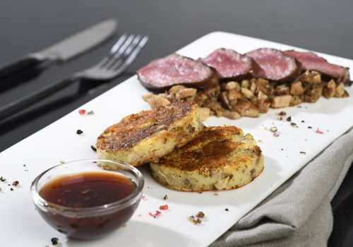 Recette : Noisette de chevreuil Grand Veneur et galette de pomme de terre aux champignons - EpiSaveurs