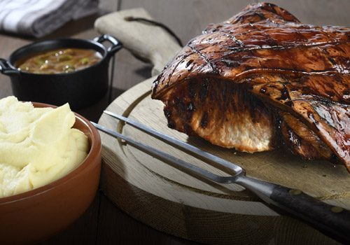 Recette : Dos de porcelet charcutière et purée de pomme de terre - EpiSaveurs