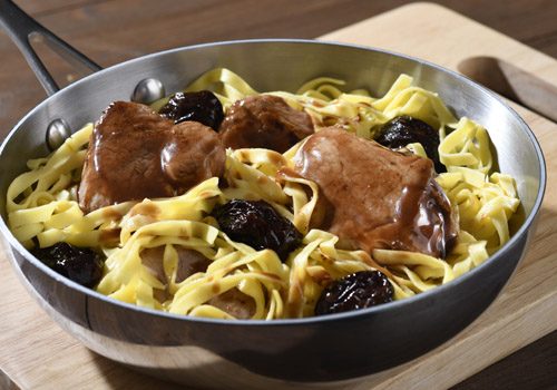 Recette : Mignon de porc aux pruneaux, tagliatelles - EpiSaveurs