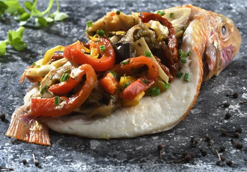 Recette : Filets de rouget juste saisis et bohémienne de légumes à l’huile d’olive - EpiSaveurs
