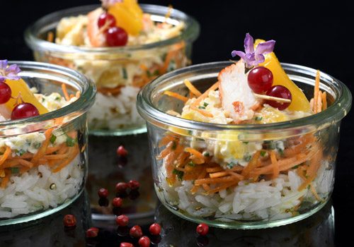 Recette : Salade de chair de crabe à la mangue et poudre de combawa - EpiSaveurs