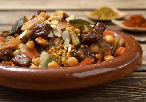 Recette : Filet de veau laqué au miel d’épices, tajine de légumes aux fruits sec - EpiSaveurs