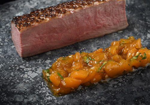 Recette : Magret de canard rôti, chutney de pêche au gingembre - EpiSaveurs