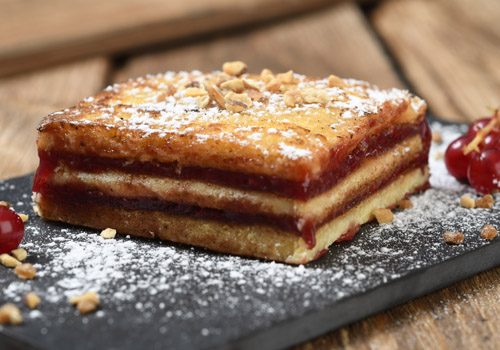 Recette : Génoise roulée façon pain perdu et crémeux à la framboise - EpiSaveurs