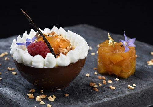 Recette : Sphère tout chocolat, mousse coco et ananas confit - EpiSaveurs