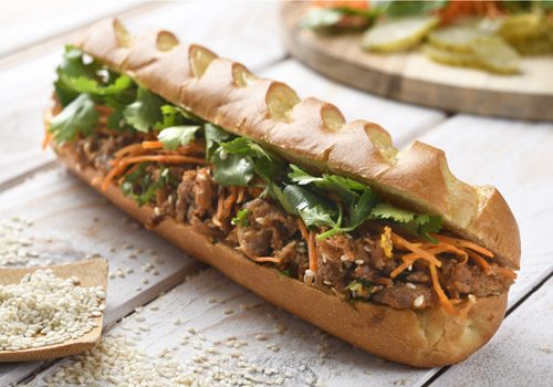 Recette : Banh-Mi à l’effiloché de canard, carotte et coriandre - EpiSaveurs