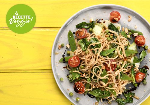 Nouilles soba aux légumes, sauce au beurre de cacahuètes