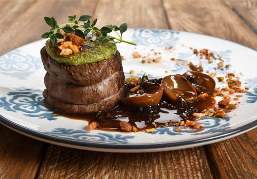 Recette : Filet de veau en croûte d'épices, jus de veau réduit aux cèpes - EpiSaveurs