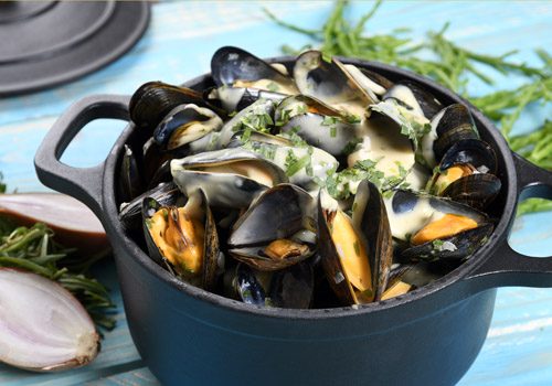 Recette : Cassolette de moules à la crème et sa moutarde à l'estragon - EpiSaveurs