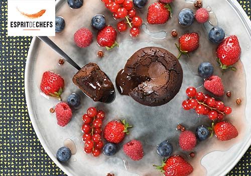 Recette : Cœur coulant Inaya et salade de fruits rouges au vinaigre de grenade - EpiSaveurs