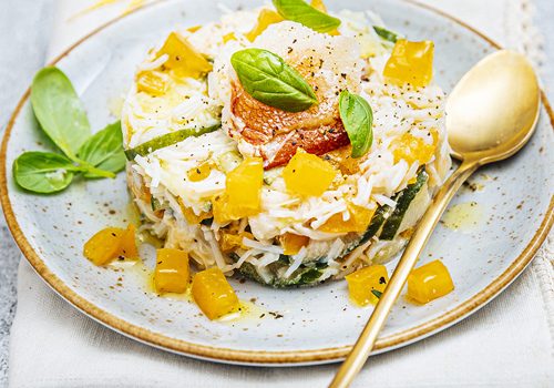 Recette : Pressé de tourteau au concombre, tomate orange et basilic - EpiSaveurs