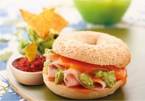 Recette : Bagel de dinde fumée au cheddar et guacamole - EpiSaveurs